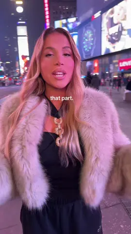 I put on my sweats and uggs after my night out and went back to see it at night 🥹