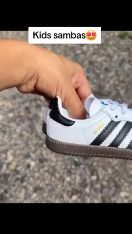 #sambas #flats #kids #flats #sambas #sambaforkids #samba #casuals #newstock #newstock #rubbers ##lillyshoes #kidssamba 