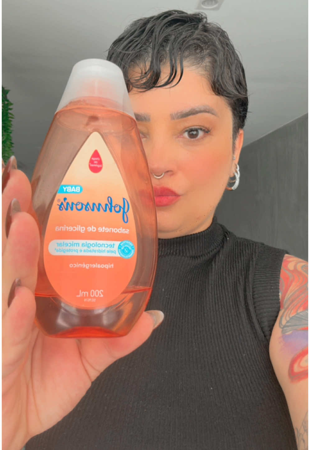 Mais uma dica de produtos que nos pacientes oncológicas podemos usar para limpar nossa pele. Simmm, o sabonete de glicerina da Jhonsons é simplesmente perfeito. Ele hidrata e não deixa a pele com aquele aspecto ressecado, sabe? Pois é. Sempre que puder, venho trazendo dicas para vocês cuidarem da pele gastando pouco ❤️ beijosssss #Beleza #saude #bemestar #dicas #PeleSensível 