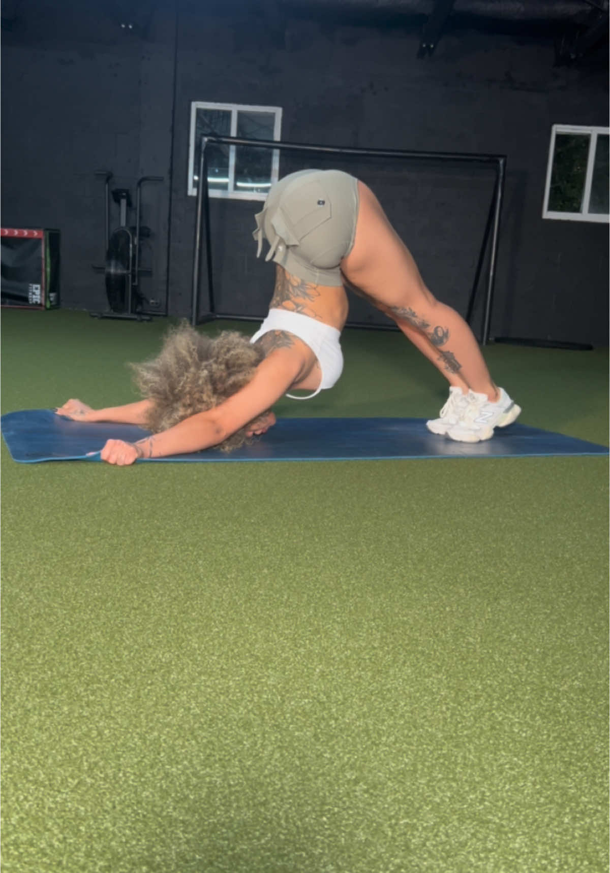 Some light stretches 😊 #fyp #flexible #fit 