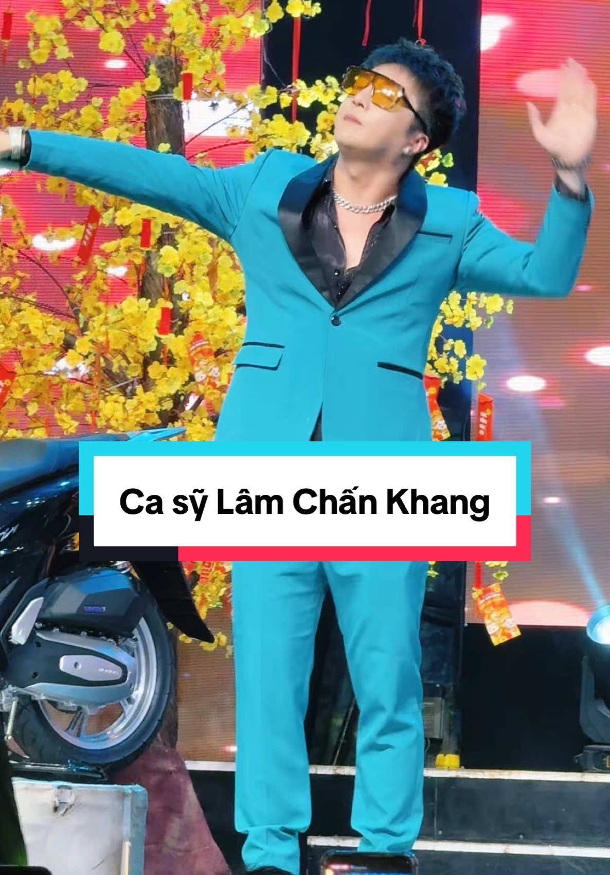 Ca sỹ Lâm Chấn Khang#ganhhatlotohuongnam #damsensquare #tiktokgiaitri 