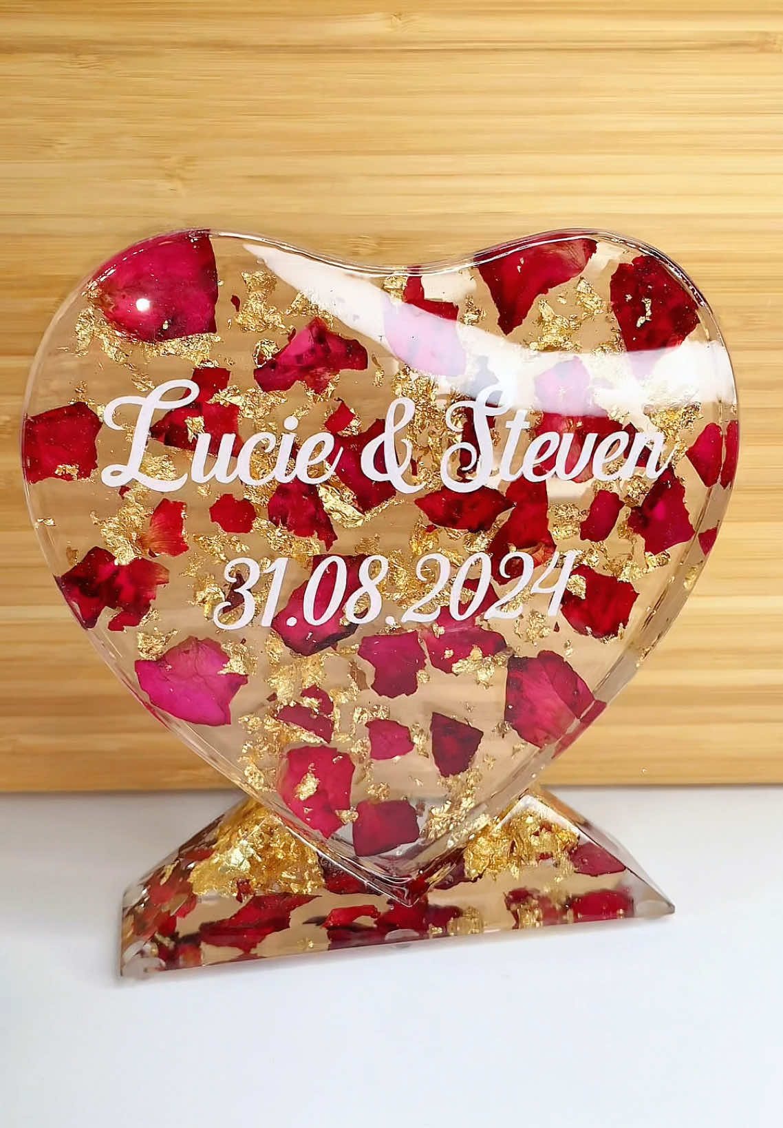 10000/10 🤭🌹 #resinv #resineepoxy #tiktokfrance #resine #epoxy #demoulage #demoulageresine #france #resin #coeur #personnalisation #personnalise #heart #saintvalentin #ValentinesDay #petalesderoses 
