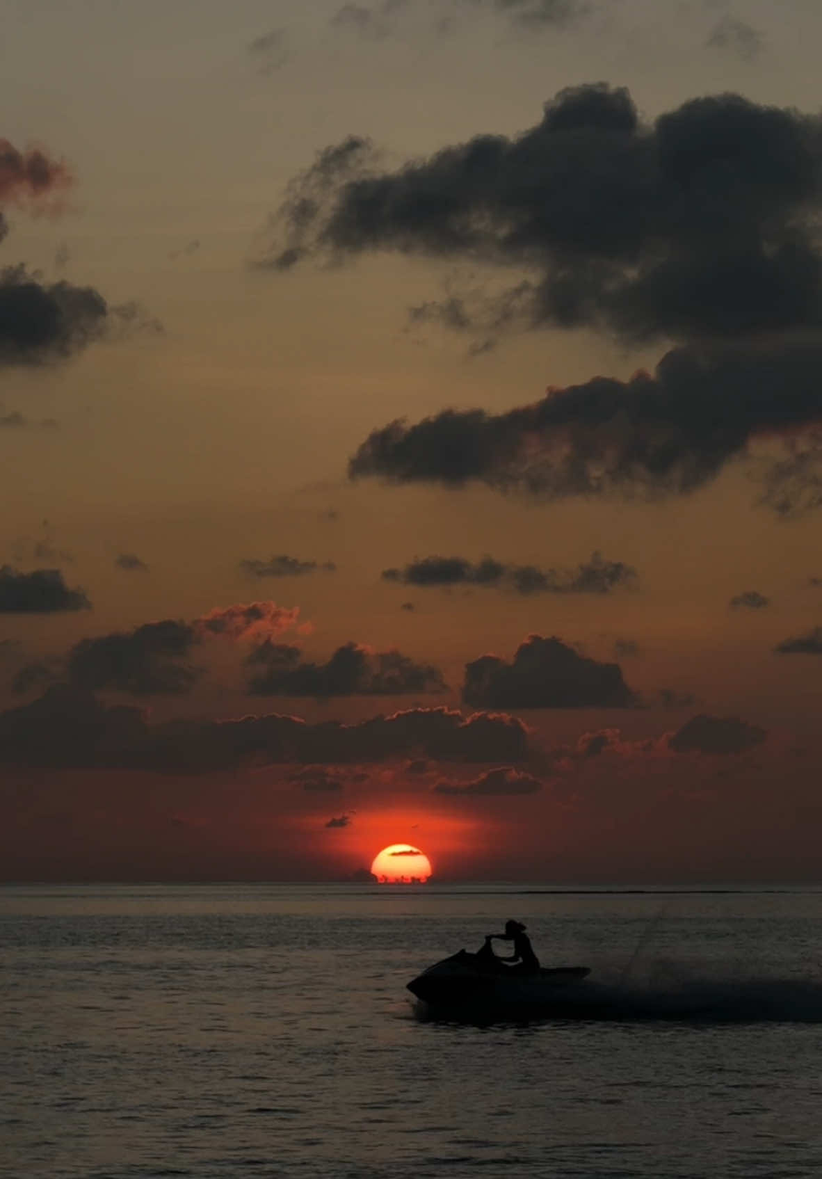 wait for the best part #fyp #sunset #ocean #maldives #cas #sunsetz 