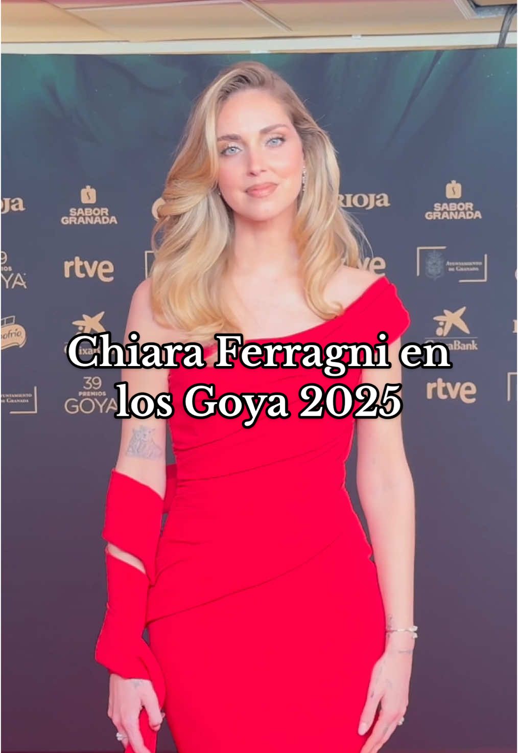 @Chiara Ferragni es otra de las estrellas que ha apostado por el color rojo para los #Goya2025 🔥 #TikTokFashion #modaentiktok #chiaraferragni
