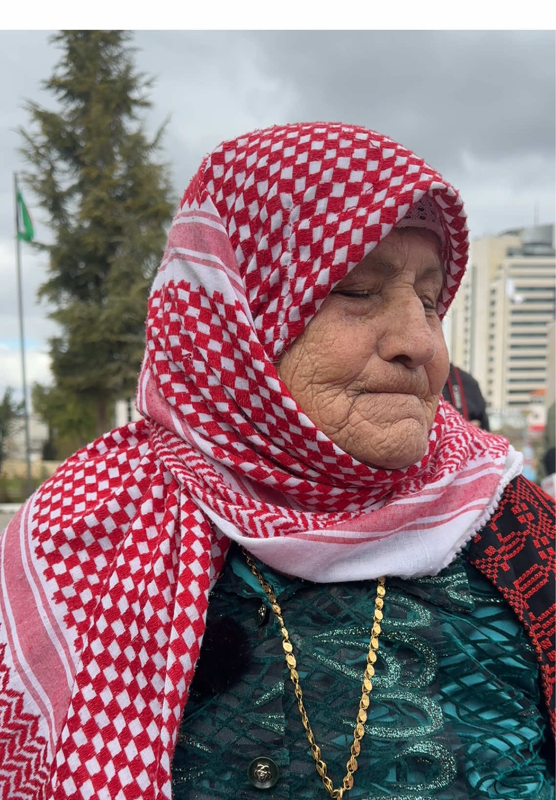 ماذا فعلتم بنا يا أهل غزة… . • أم شهيد وعدة أسرى في الضفة  . • أم الشهيد جبرين #اكسبلور #fyp #غزة 