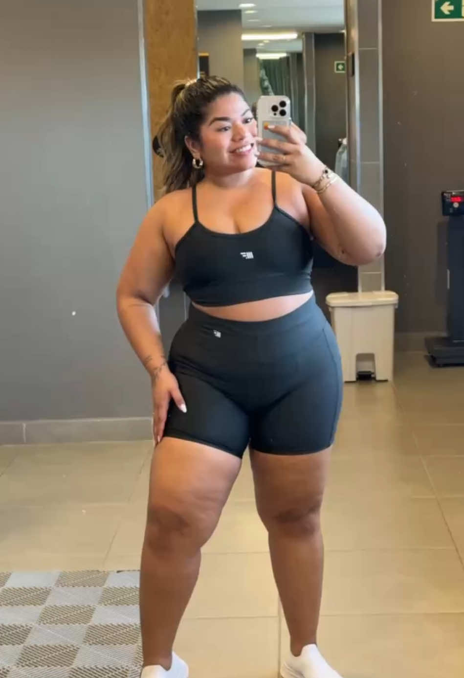 All black que a gente ama!🖤😮‍💨   #GymTok #lookfitness #gymlook #lookacademia 