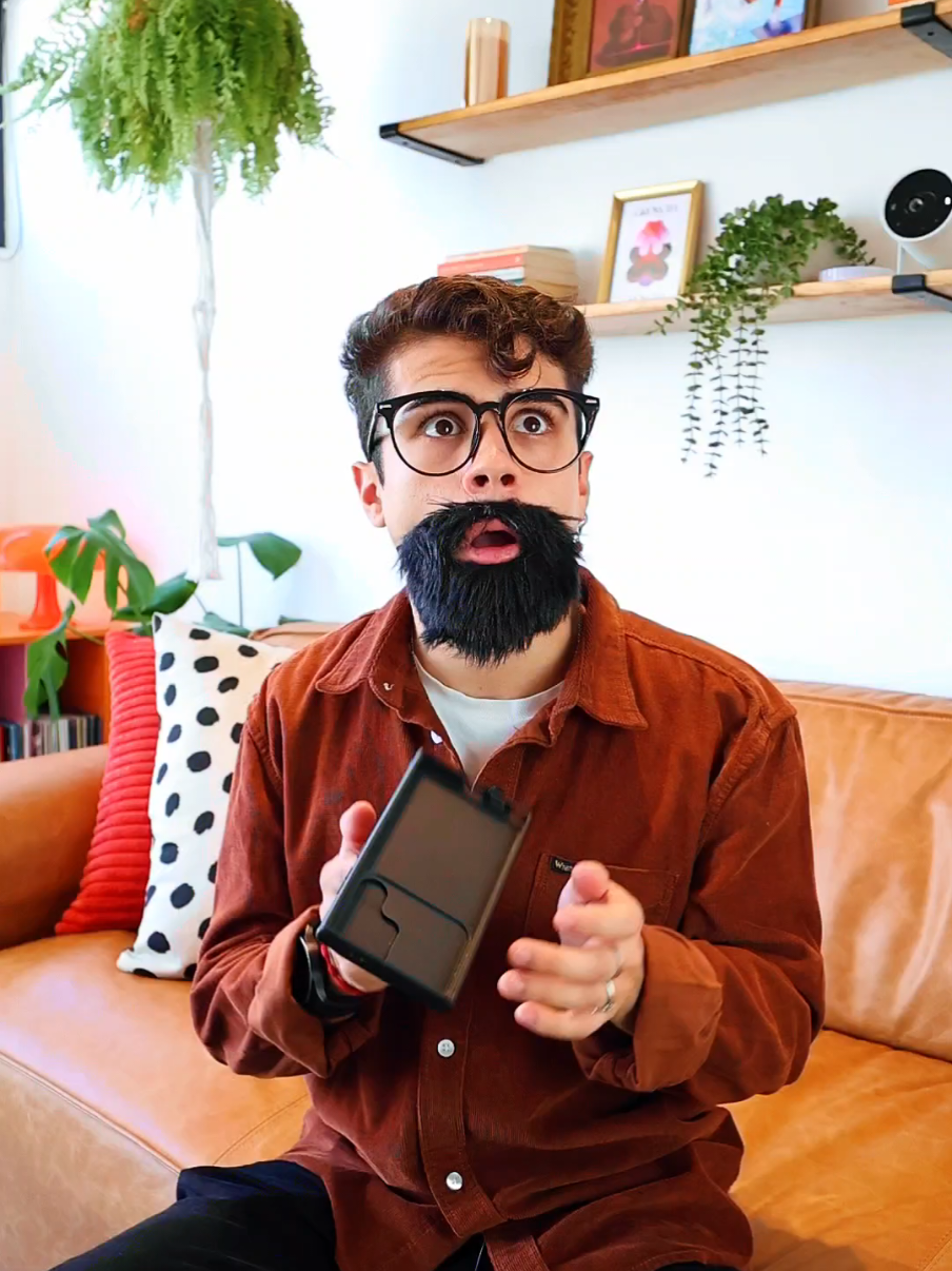 Cuando al fin usas lo que guardaste por tanto tiempo 🤣🥳 aprovecha el programa #exchange de @Falabella_cl , 🤠🥬 dale una segunda vida a tus dispositivos y te llevas una giftcard para comprar lo que quieras de Falabella Tiendas adheridas: Parque Arauco, Costanera Center, Mallplaza Vespucio, Mallplaza Oeste, Arauco Maipu, Mallplaza La Serena, Mallplaza Antofagasta, Osorno, Mallplaza EI Trebol y Openplaza Rancagua. De martes a domingo,