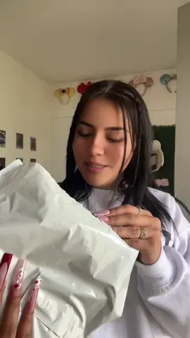 Literally the cutest crewneck ever !!! 😭💖🫶🏽🎀🍒 #bow #bowsweatshirt #cherry #cherrycrewneck #aesthetic #aestheticcrewneck #pink #pinkaesthetic 