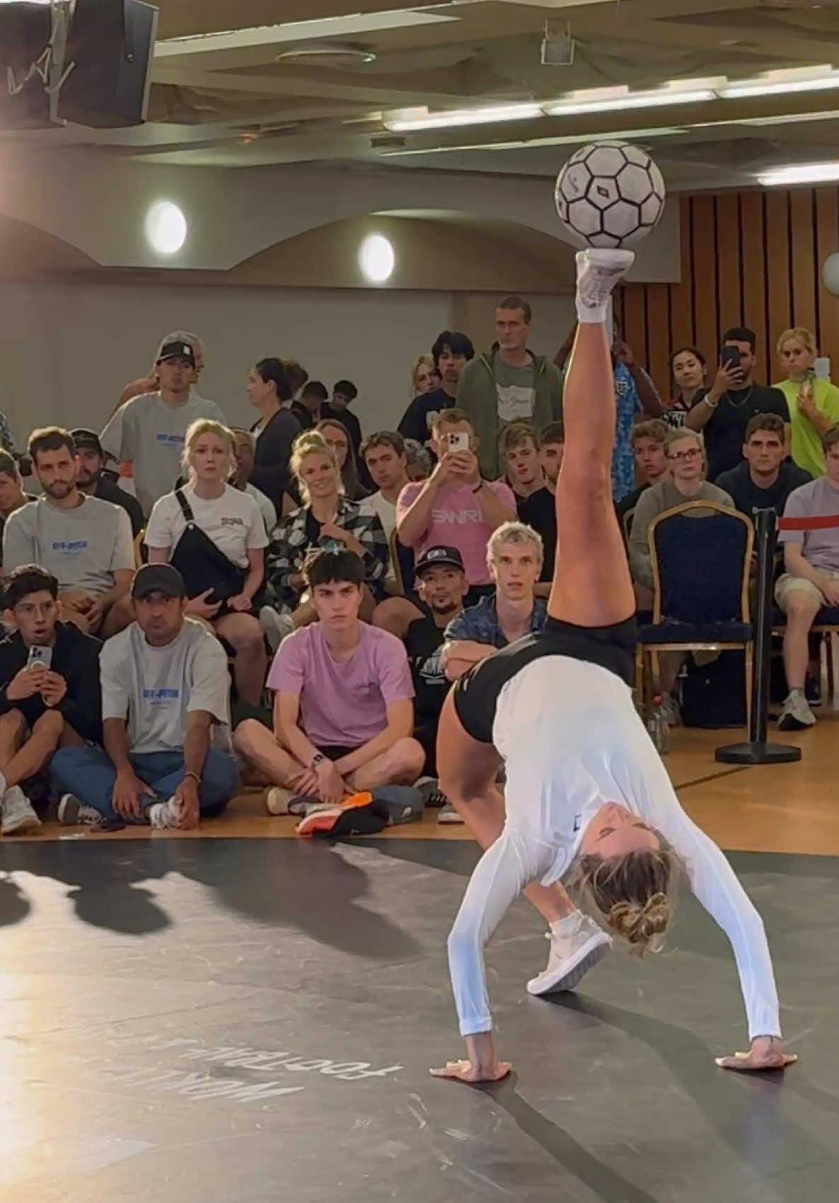 Chicas en el Mundial🏆de Freestyle⚽️ #labichota #shakira #karolg #colombianos #latinas #footballgirl #latinos #nicaragua #ecuador #peru🇵🇪 #footballskills #licras #womenfootball #womensoccer 