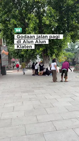 Godaan tenan ,  5ribu dapet sebanyak ini..  ongol ongol, cenil, grontol, gethuk opo meneh yo lur  #klaten #jajanantradisional #kulinerklaten #nomnomklaten #fyp #viral #alunalunklaten 