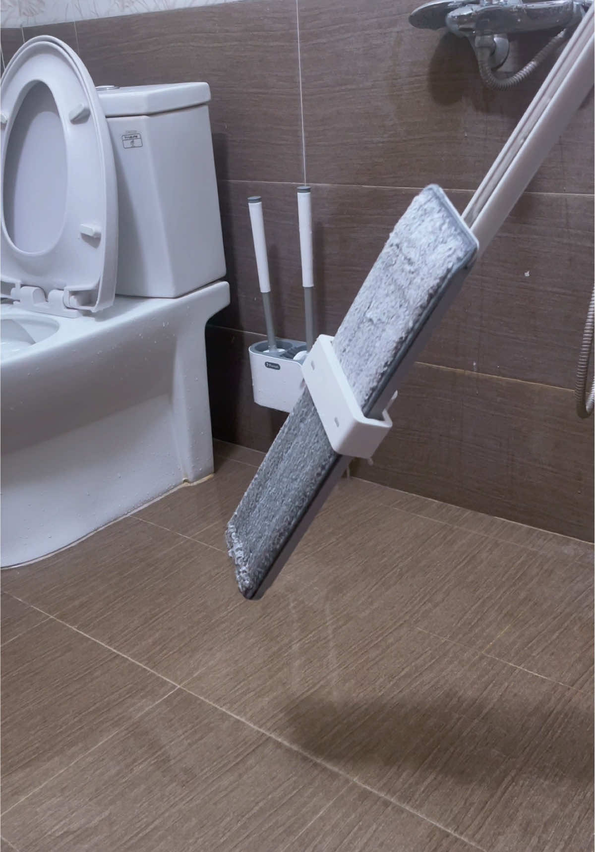 Cây lau nhà tự vắt 360 độ có thanh gạt nước, bản lau 45cm, vắt trực tiếp dưới vòi nước tiện lợi phù hợp với mọi gia đình #tepriviuuu #caylaunhatuvat #caylaunha #caylaunhathongminh #caylaunha360 