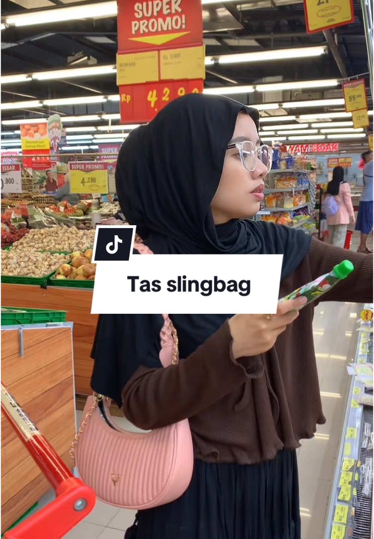 Cakep bngett tas nya, bnyak pilihan warna juga🥰🫶🏻 #taswanita #handbag #slingbag #tasbahu #tasslingbag 