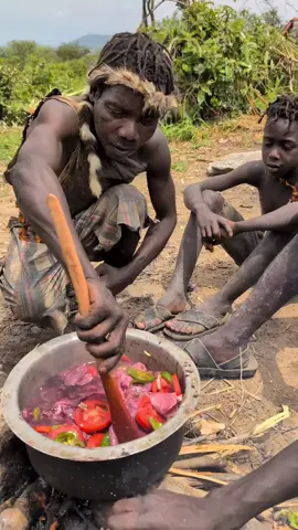 busman suku hadzabe sedang memasak makananl lezat di tengah hutan#fpyyyyyyyyyyyyyyyyyyyyyy #sukuhadzabe #decumentasiafrika #fpyyyyyyyyyyyyyyyyyyyyyy #sukuhadzabe #fpyyyyyyyyyyyyyyyyyyyyyy 