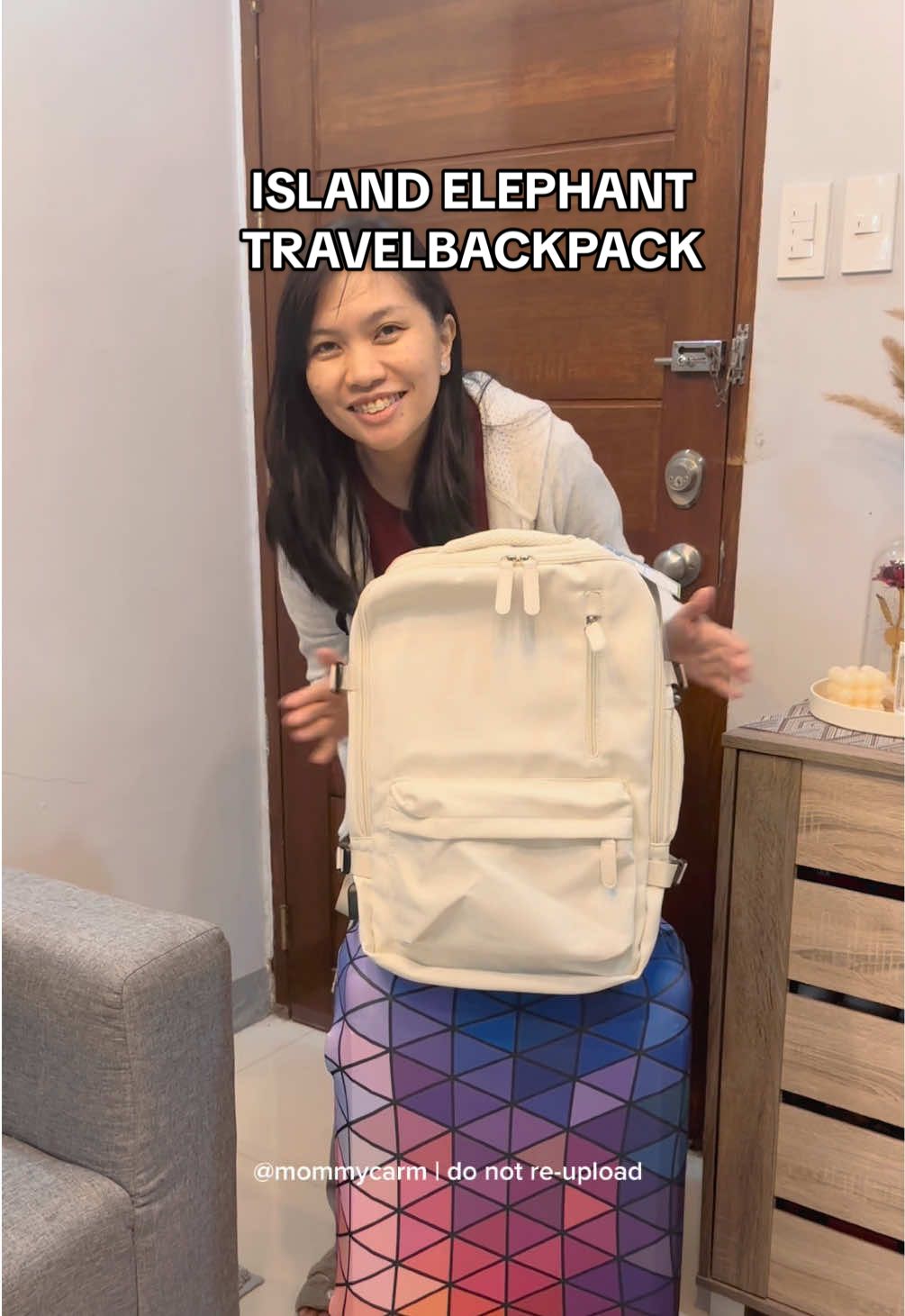 Large capacity backpack from Island Elephant! Can fit 3-5 days na clothes sa loob. Perfect for travelers. 