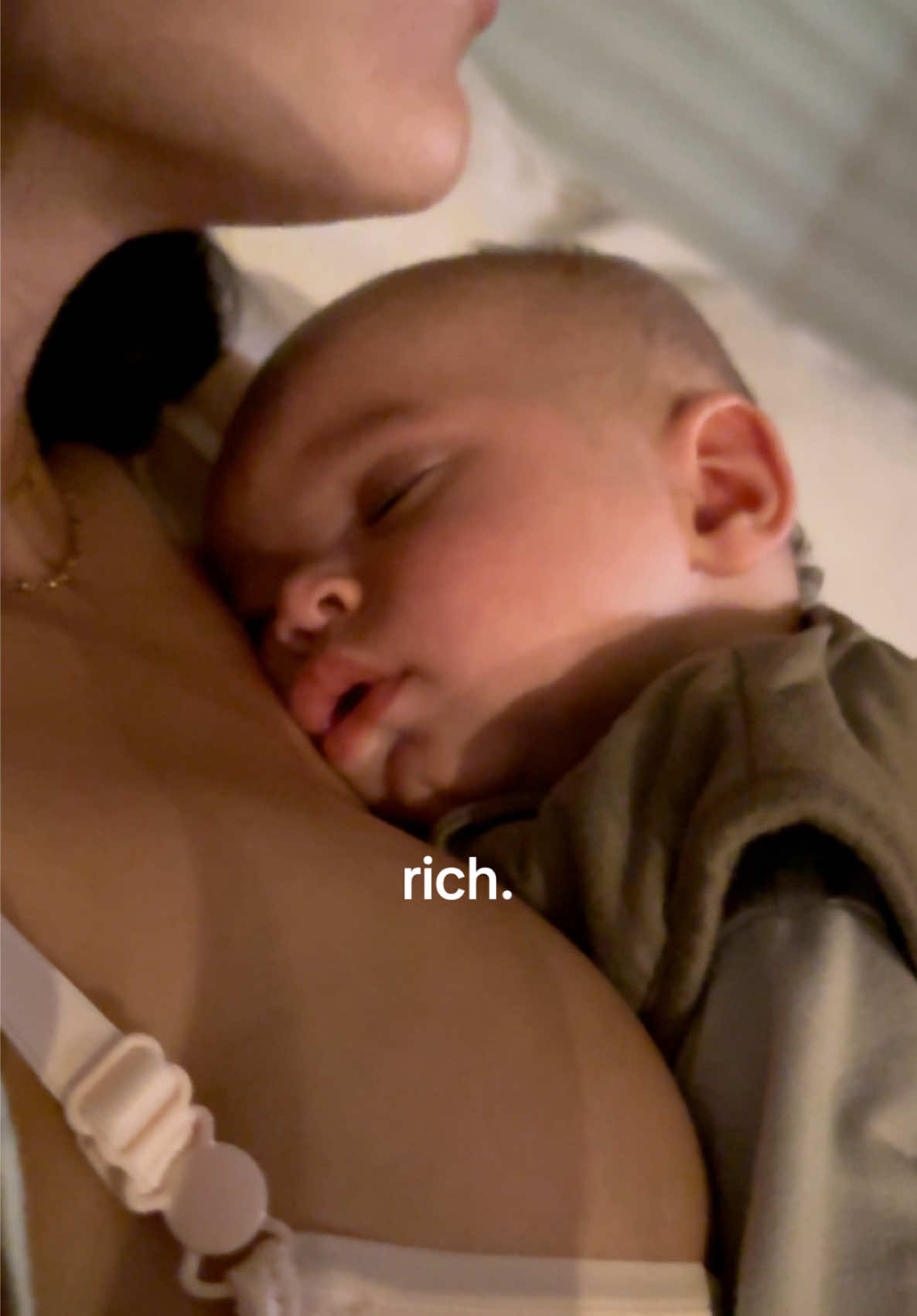 An ice cream sandwich and my baby sleeping on my chest, truly couldn’t get any better for a Saturday night. 🥲🐛 full heart.    #MomsofTikTok #momlife #newmom #boymom #firsttimemom #fyp #teamwork #baby #CleanTok #Vlog #rich #happiness #babysleep #4monthsold #babyvlog 