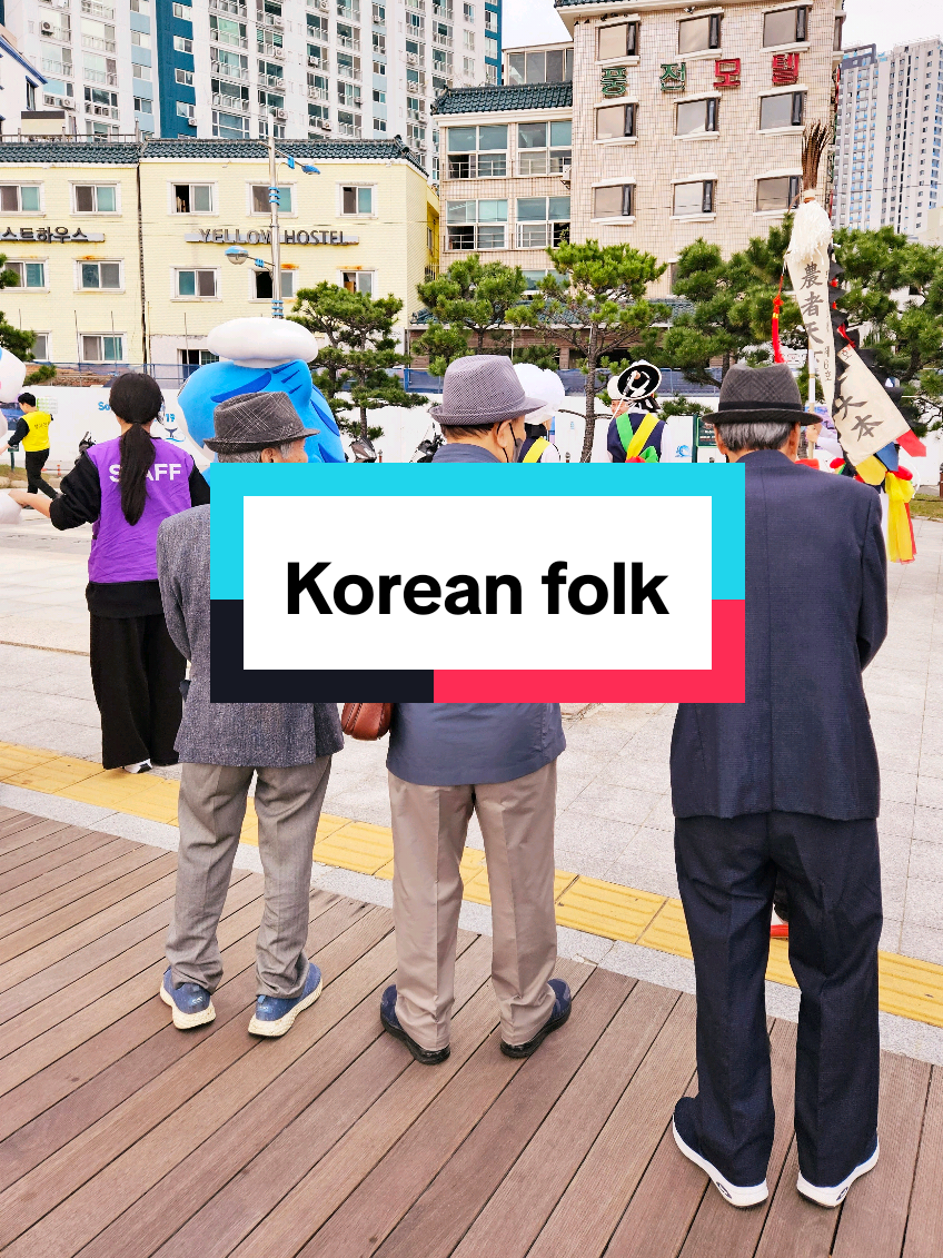 Only in Korea 🤩😭 #travelkorea #busan #seoul #koreanculture #southkorea #tradition #explorekorea #koreandance 