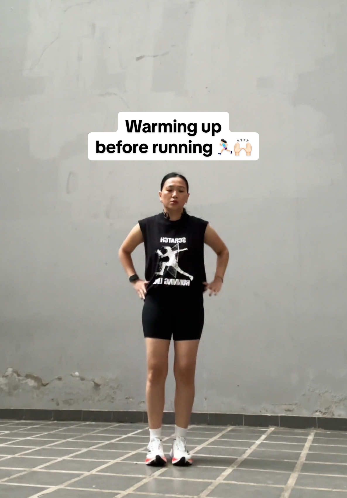 Warming up before running 🏃🏻‍♀️🙌🏻 #run #Running #stayactive #sportsontiktok #runincotton #belilokal #localbrand #scratchrunningline #runningcotton #diskontiktokshop 