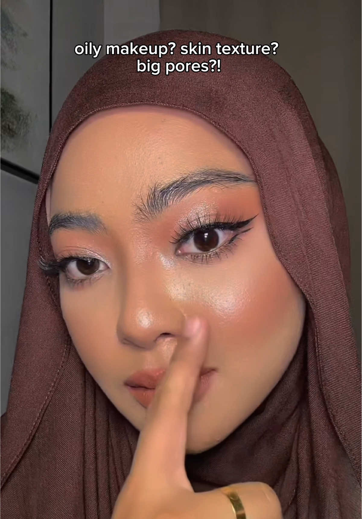 this setting powder?! Okay!! Justtt take my money pleaseeee 😭✋🏽 💳 #CARSLAN #carslanmy #carslanpowder #settingpowder #makeup #beauty #raya2025 #rayalook 