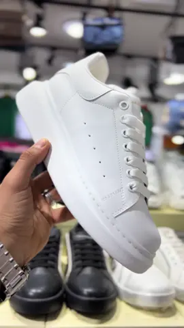Alexander McQeen 🥇         Prix:12500DZ                              Dsp:39.40.41.42.43                    #alexandermcqueen #mcqueen #mcqueen⚡ #shose #shoeschallenge #wheneverwherever #trand #algerie🇩🇿 #algeria #dz #dzpower #2025 #2026 #الشعب_الصيني_ماله_حل😂😂 #boutiquenaz 