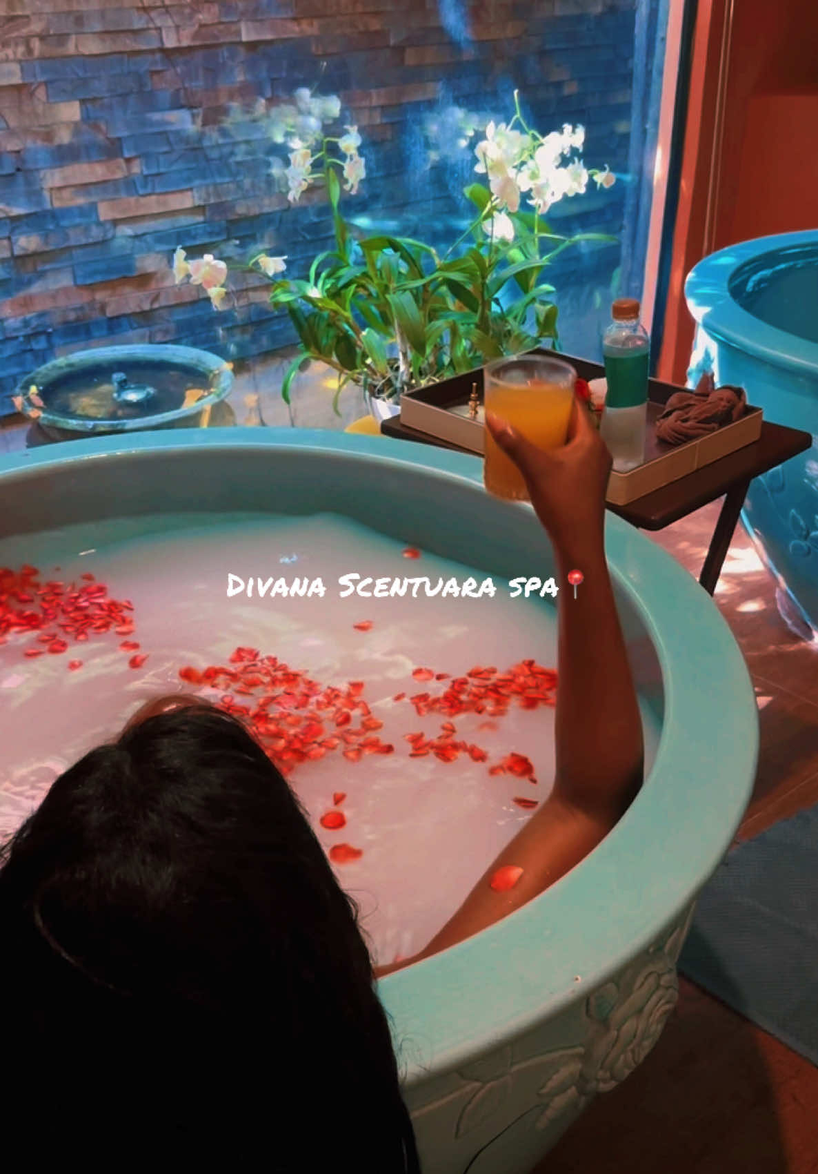 Foot soak, body scrub, steam room, massage followed by a milk bath. Best three hours of my life. Highly recommend. #divana #spa #bangkok #CapCut 