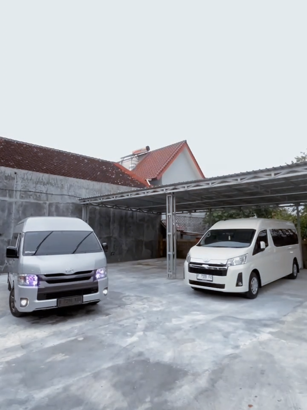 Kita readykan hiace,siap membawamu kemana mana dijamin gembira dan bonus crew kece 🤩 ☎️RSV 082216607625 #fyppppppppppppppppppppppp #foryou #CapCut  #jogja24jam #wisatajogja #sewahiace #rental 