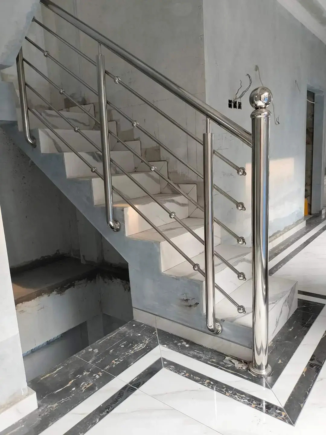 contoh design Relling tangga stenlis minimalis 