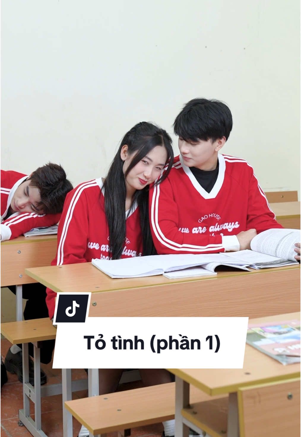 [Tỏ tình phần 1] Khi tình yêu bắt đầu từ những lời tỏ tình dễ thương đến những trò chơi ngọt ngào… 💫 #thanhxuanvuontruong #phimnganviet #phimvietnam #thanhxuanhocduong #fyp #viral #xh #xhtiktok #phimthanhxuan #aolopgaohouse #nhathavadong 