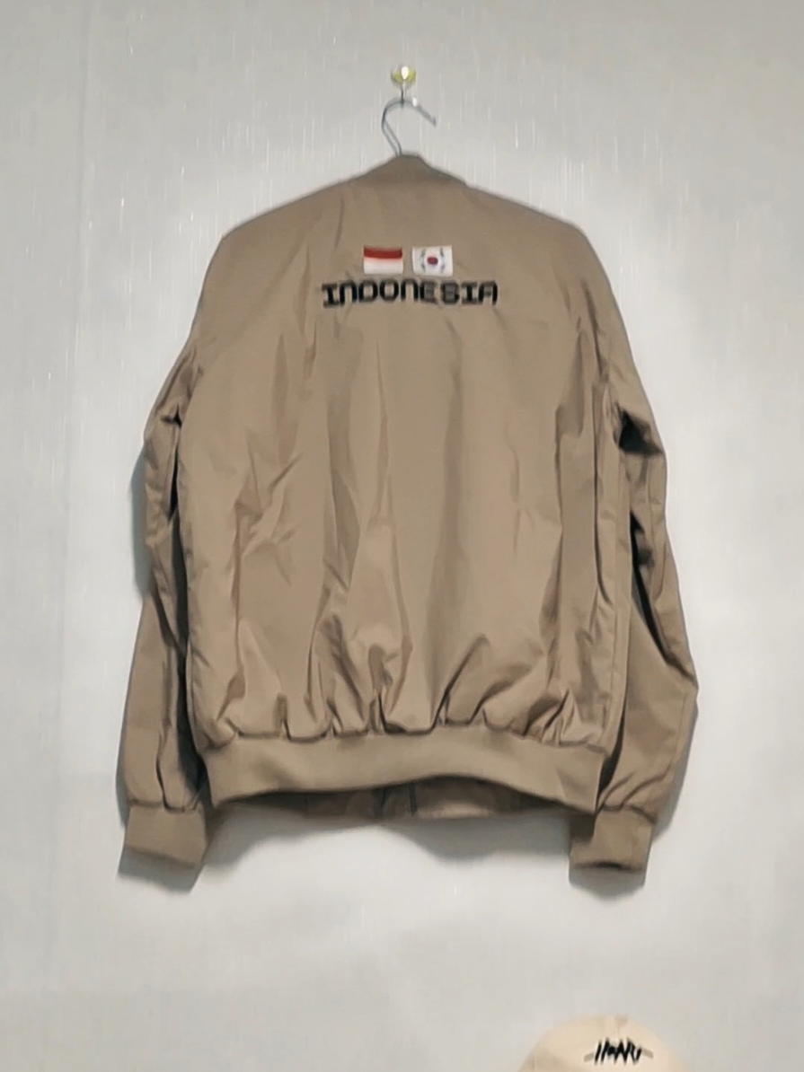 jaket mahal karna dapetinnya dengan sabar😇🤏🏻 #pejuangwon🇰🇷🇲🇨 #tkikorea🇰🇷🇮🇩 #pmikorea🇮🇩♡🇰🇷 #koreaselatan🇰🇷 #pergimigranpulangjuragan🥰👍🏼 #koreaselatan🇮🇩🇰🇷 #jaketcreamgtogkorea 