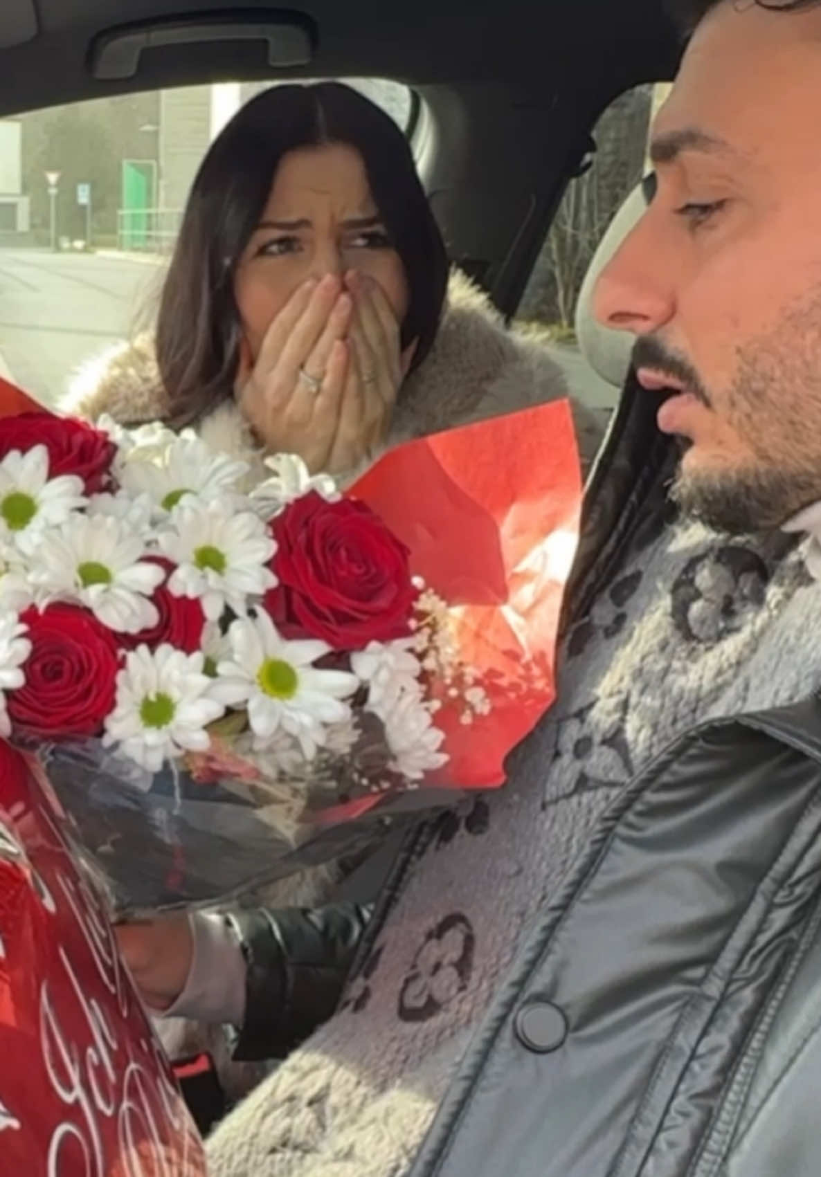 Ich bereite meinen Mann auf unseren Jahrestag vor.. 🌹♥️  #comedy #wife #hubby #süpriz #surprise 