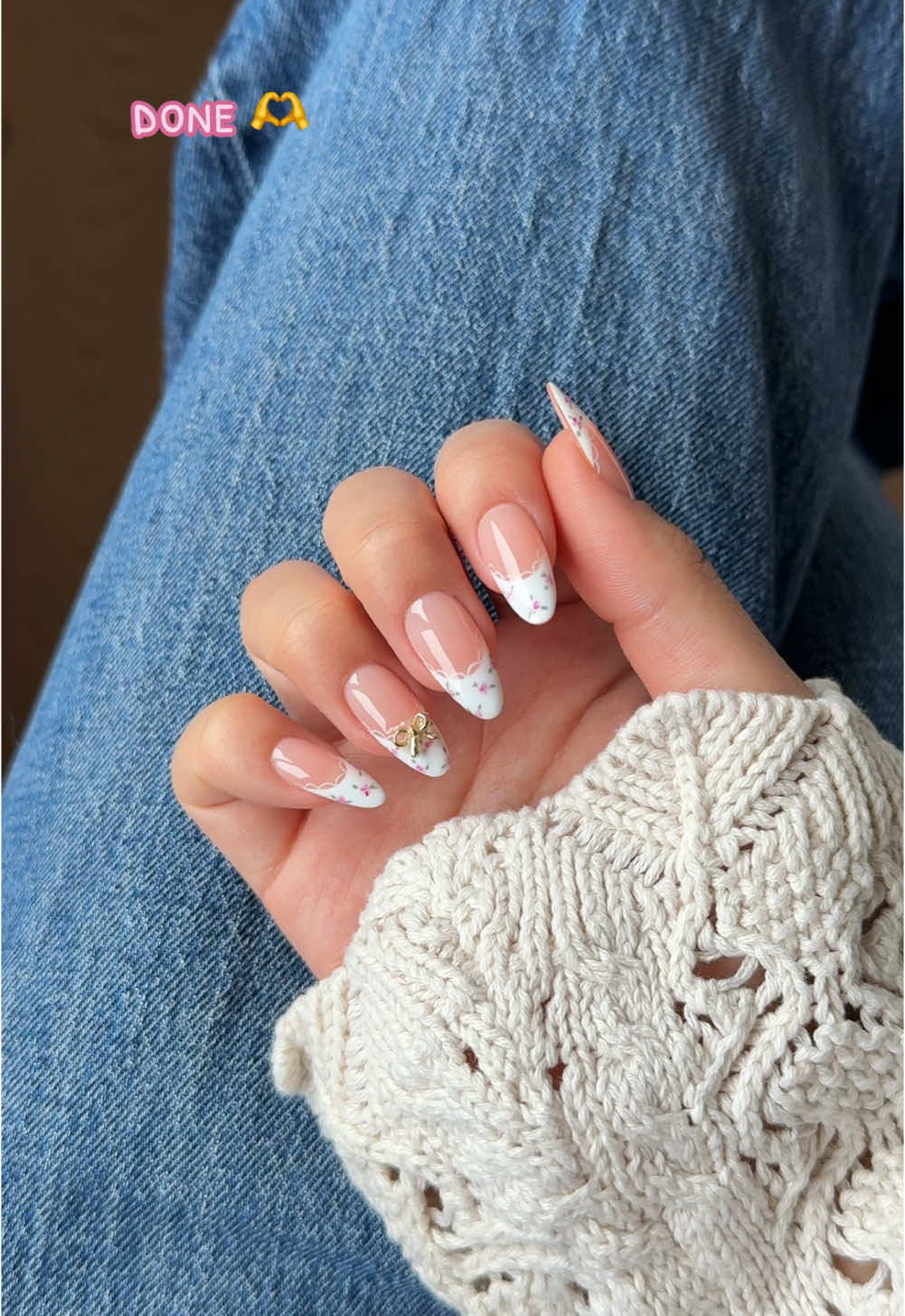 florals for valentine’s day 💐 #nailart #nails #nailinspo #gelxnails #ValentinesDay #vdaynails #valentinesdaynails #floralnails 
