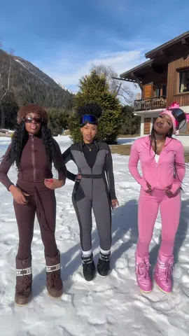 #skitrip #chamonix #dance #moonboots 