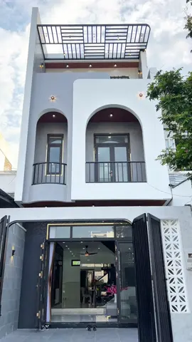 Nhà 2 lầu thiết kế hiện đại có phòng ngủ tầng trệt #xuhuong #thaitranbds #cantho #nhadepcantho #nhadep 