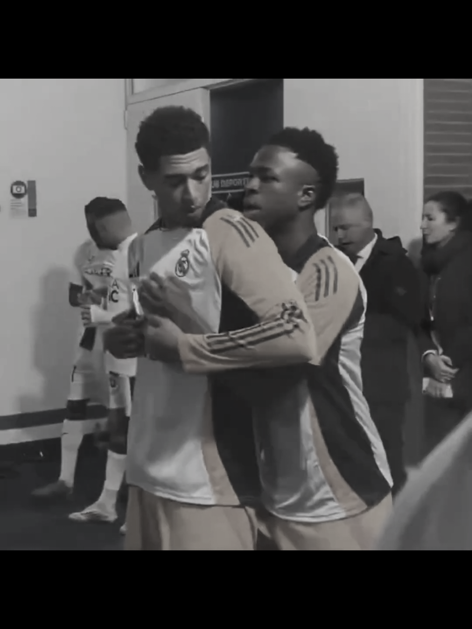 الحضن عند بيلي 😞❤️‍🩹 #bellingham #ريال_مدريد #foryou #realmadrid #fyp #judebellingham 