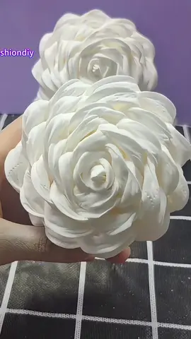 DIY tissue toilet paper craft rose flowers #handmade #DIY #flowers #rose #gift #craft #handmadegifts #handmadecraft #handcraft #foryou #tiktok #viral #diyfashion #paper #fyp #tiktokviral #art #diyproject #diycraft #papercraft #giftideas 