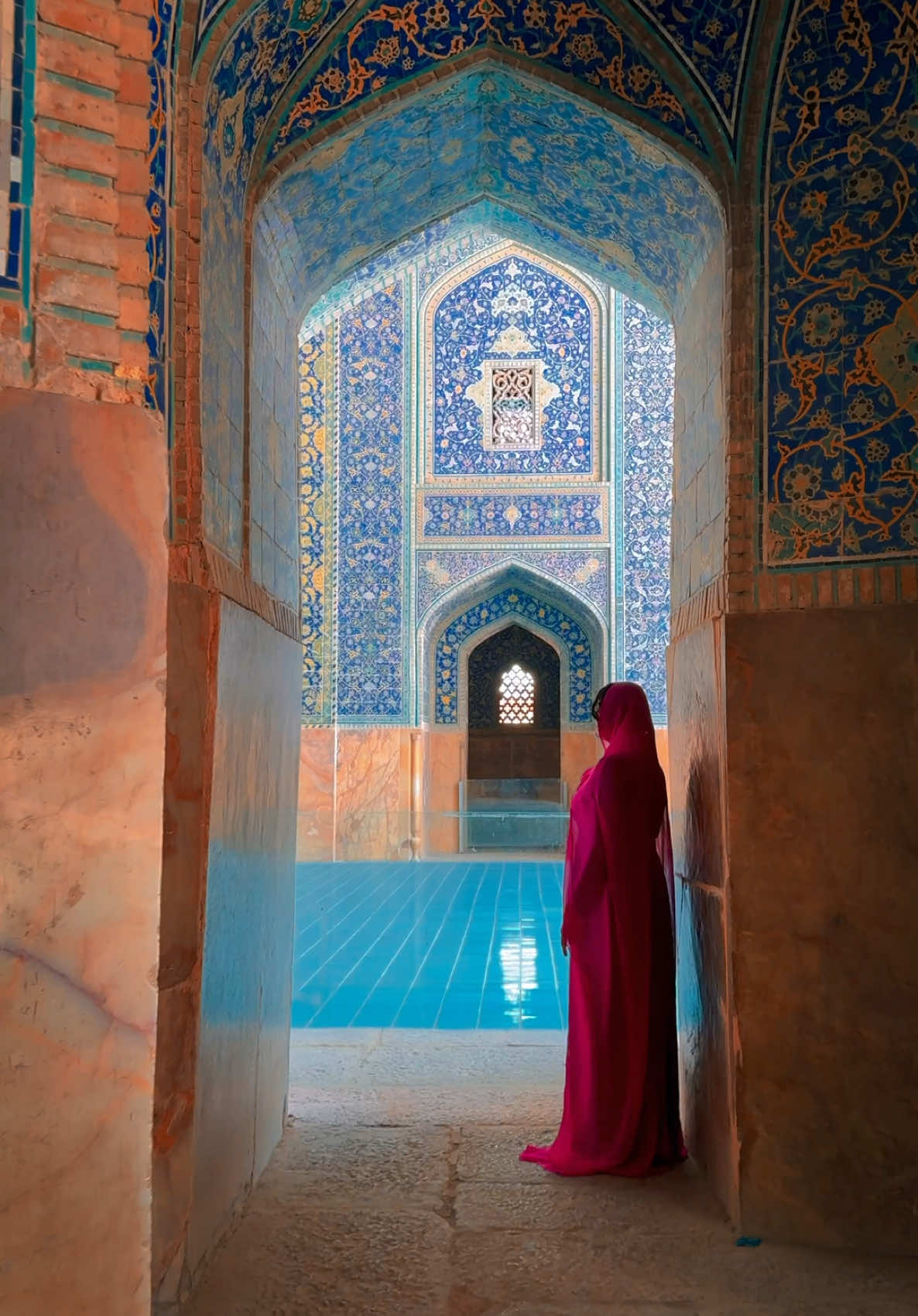 Under the arches of Isfahan, time stands still, making way for the poetry of history and architecture. . . #VisitOurIran #SennaRelax #Esfahan #Iran #Perse #Persian #persianarchitecture  