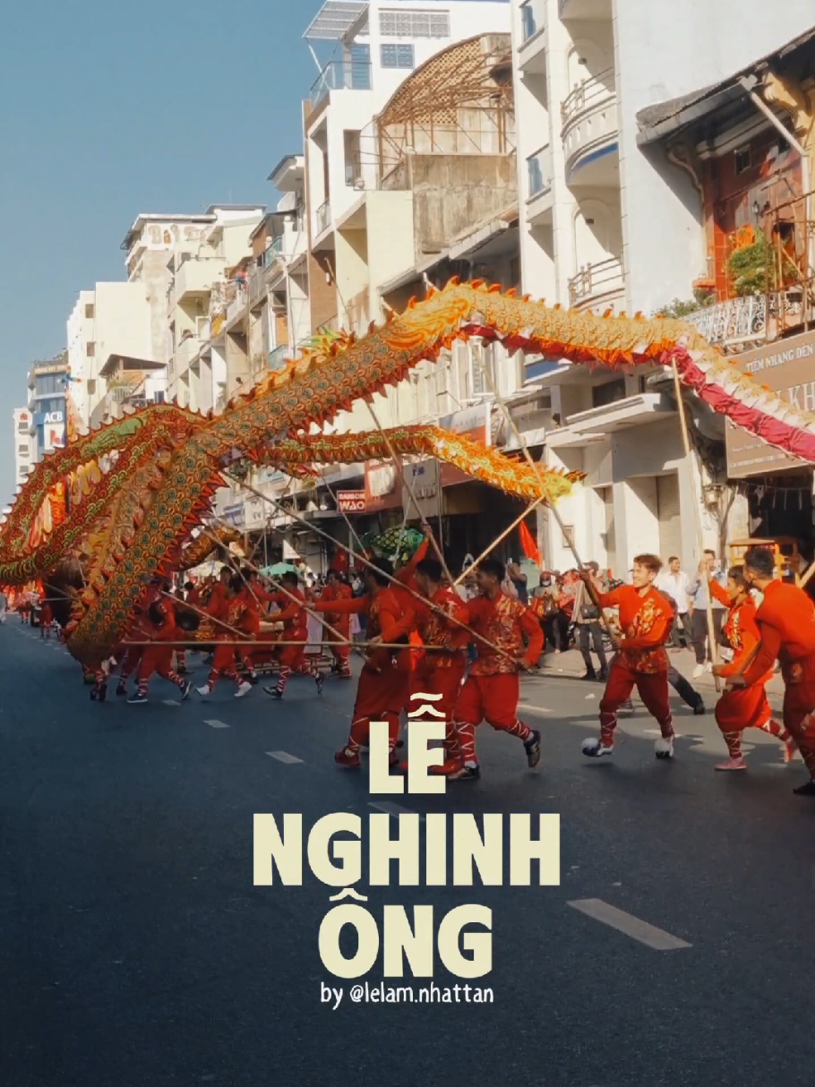 - Lễ Nghinh Ông - Lần đầu tiên mình đi đúng nghĩa là một Lễ hội của người Hoa, cảm giác đã thiệt sự. Được nhìn thấy những đội lân sư rồng múa, trong tiếng kèn trống, cùng dòng người trẩy hội. Một trải nghiệm rất đáng nhớ đối với mình 🤩 #lelamnhattan #cholon  #saigon #hcmc #hochiminhcity #viralpost #followme #dulichbui #dulich #dailylife #travelphotography #travelblogger #vscocam #vsco #vietnam #myvietnam #mysaigon #odcc #odaucungchup #tyxsomewhere #quan5 #festival #xuhuong #xh #xuonghuongtiktok #thanhxuan @cholondowntown  #thanhxuantuoidep #tet #newyear #tetnguyentieu 