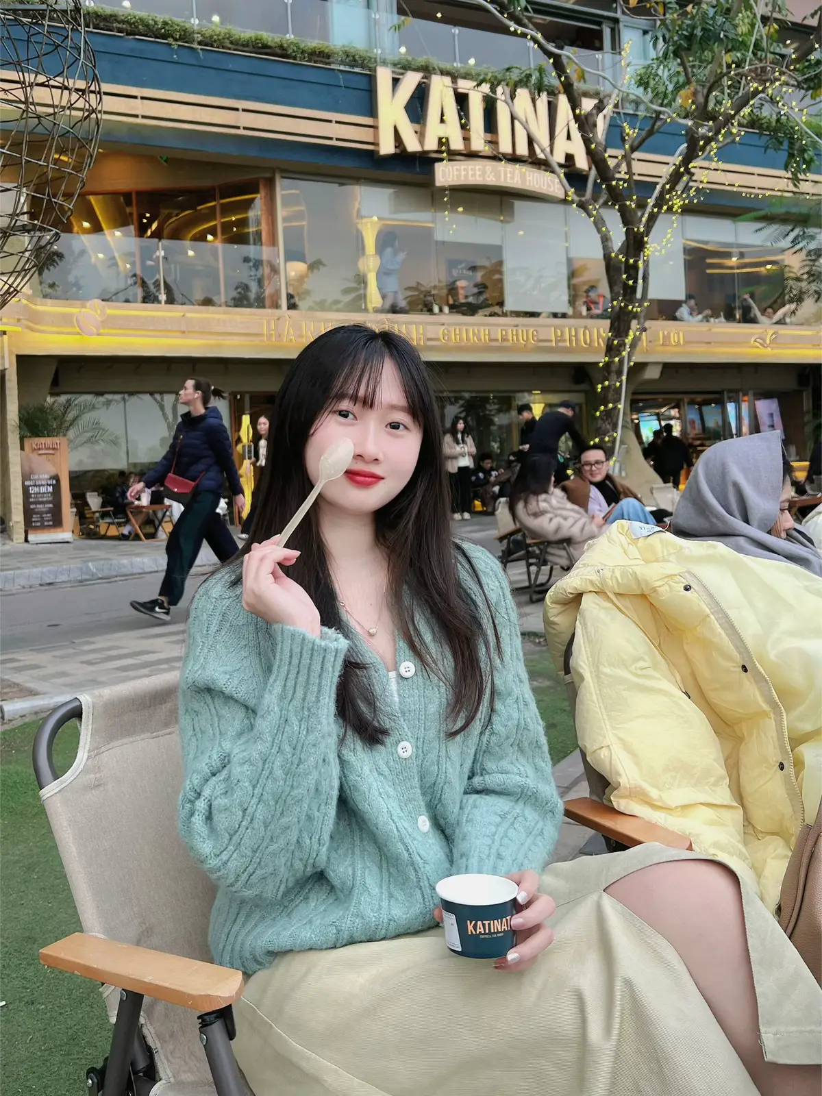 Thùng thình thùng thình  trống rộn ràng ngoài đình Ối a tình! em còn xinh sao phải một mình💓 #katinathotay #denamhon 