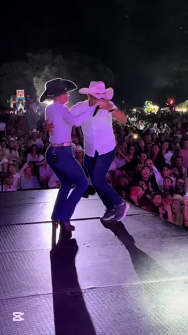 Un baile casual con la general Milena Benítez #llano #musica #llanera #joropo #baile 