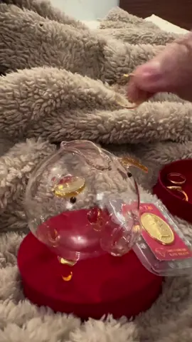 😫😫😫 buồn , nhớ mẹ . lôi vàng ra đổ vô đổ ra đỡ buồn , sẻ cố gắng hơn 😔😔😔 vàng trả lợ mà cứ đếm hoài #CapCut #tet2025♥ #xuyha #viral #dcgr #xuhuong #mẹ #cuocsongthuongngay #vàng #thầntaiden 