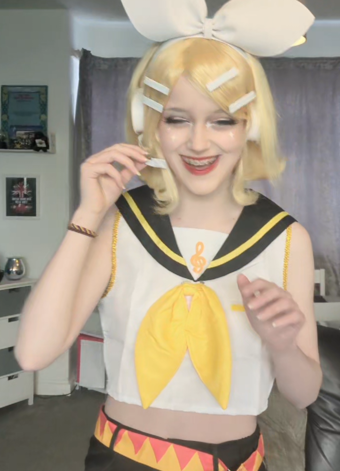 we ignore how I forgot half my cosplay at home  len- @🕸️tee🕸️   #fyp #foryoupage #cosplay #cosplayer #len #rin #kagaminelen #kagaminerin #kagaminelencosplay #kagaminerincosplay #rincosplay #lencosplay #vocaloid #vocaloidcosplay 