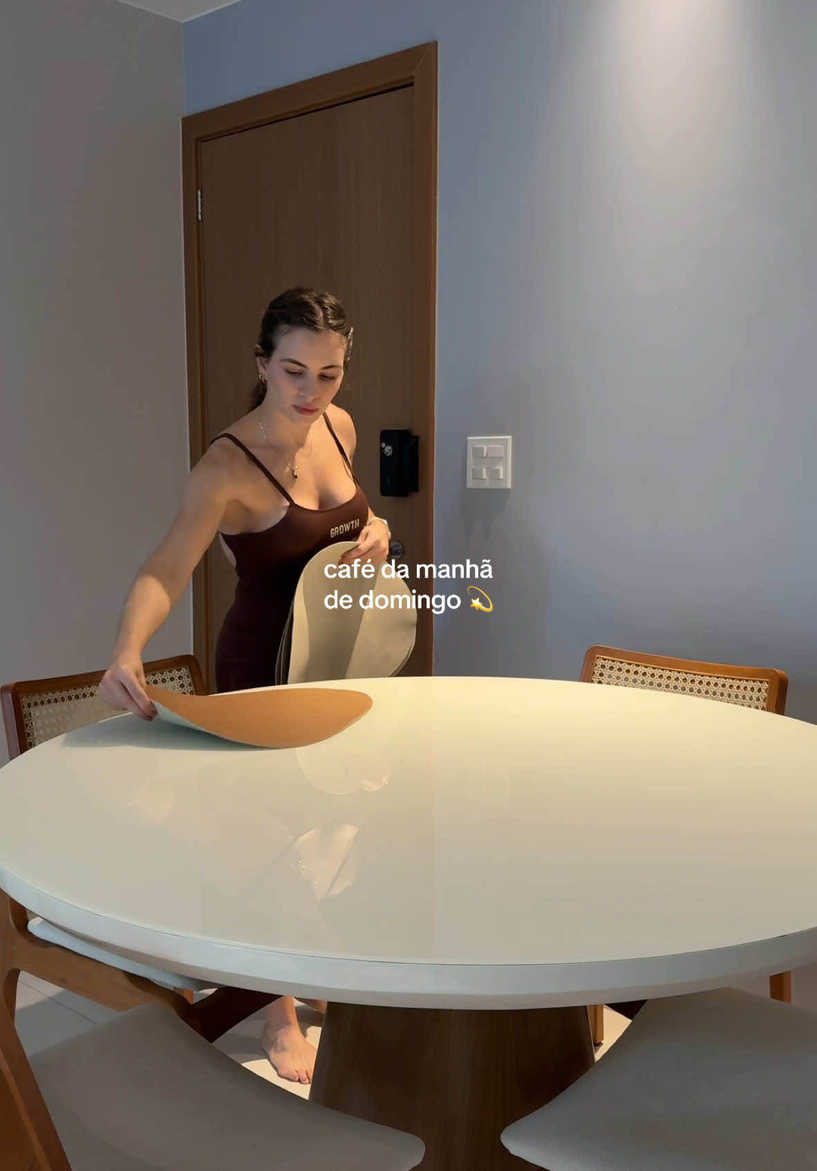 slow sunday morning 💫 mãe em casa, café da manhã tarde, caprichado e com calma 💕 #cafedamanha #receberbem #mesaposta#rotinadamanhã