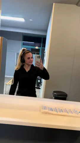 Ich fühle mich aktuell überhaupt nicht mehr wohl…  Aber es ist nie zu spät für einen Neuanfang🫶🏼 #accouple #träume #sport #ernährung 