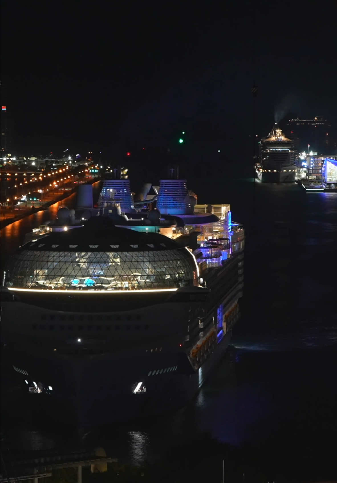 A record-breaking day at PortMiami with 10 ships in port and the first call at the new MSC Cruises Terminal! A historic moment to remember! 🚢🎉 Saturday Feb 8, 2025 #cruises #portmiami #miami #cruiseships #timelapse #cruisenews #news 