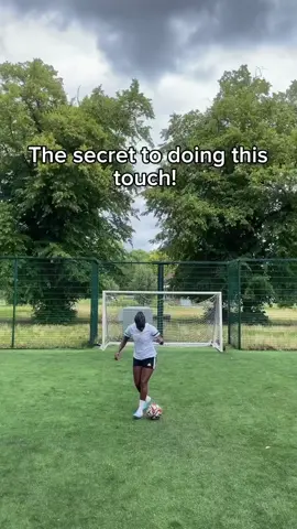 Rate the touch! 🎯 #footballchallenge #Soccer #viral #football #futbol 