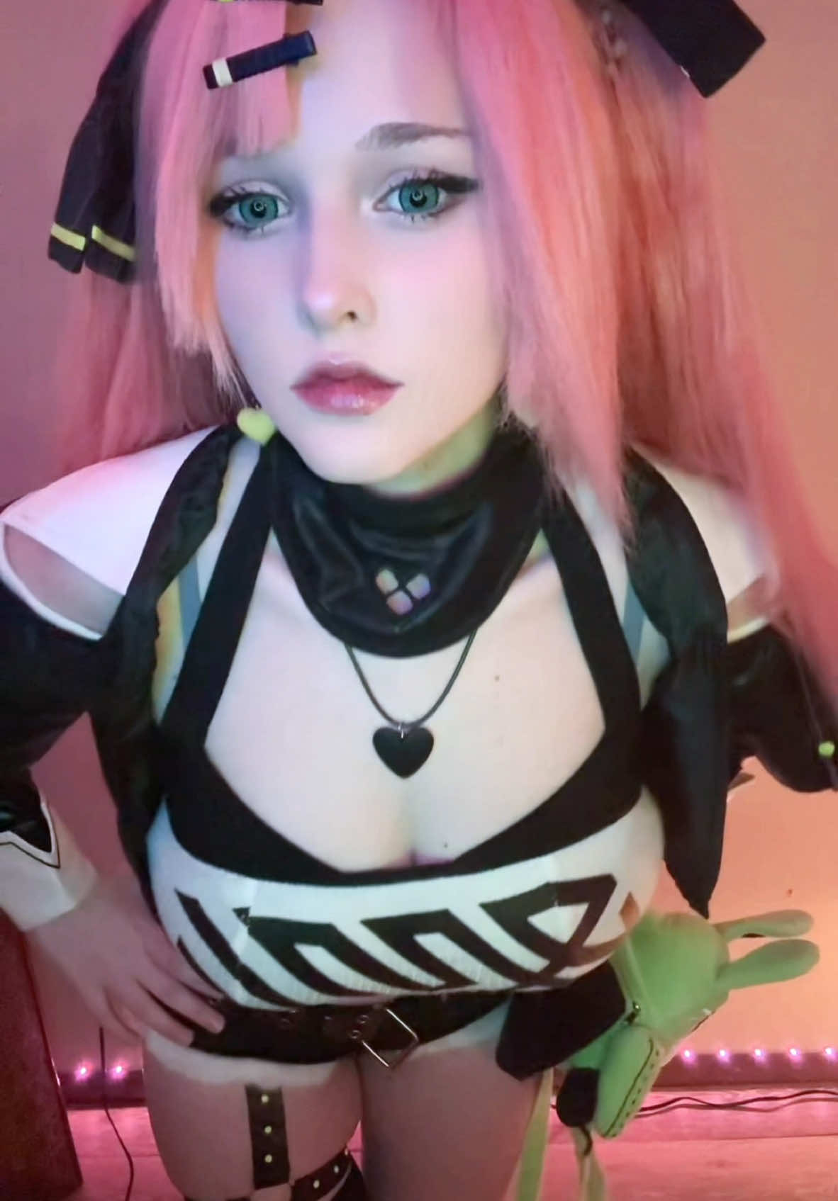 Forestratt does the rat dance 😱 ignore my footwork I do NOT know how to dance 😭😭 #nicoledemara #nicole #nicolezzz #nicoledemaracosplay #zzz #fyp #cosplay #cosplaygirl #cosplayer 