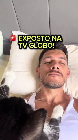 🚨 EXPOSTO NA TV GLOBO! 🚨 Eu, Frajolito, fui TRAÍDO pelo meu próprio humano! 😾 Agora o Brasil inteiro sabe onde eu faço xixi, os podres das minhas irmãs Nala e Nina, e até o segredo dos SAMOIEDAS  Isaac e Hedy!  ib: @vidadecaopolar 📢 Mas calma! Acesse o Portal do G1 e veja toda a VERDADE sobre minha vida de influenciador felino! 💬 Comenta aqui: Se seu pet pudesse te expor, qual seria o maior segredo? 😂👇 #gato #humor #comedia #gatosengraçados #frajolito #entrevista #g1 #redeglobo #vidadecaopolar 