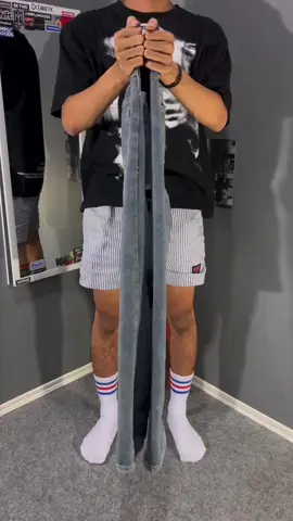 Ide ide outfit celana jeans sobek #jeansripped #jeanssobek #ootdfashion #outfitideas #fyp #berandatiktokfyp #outfitinspo 