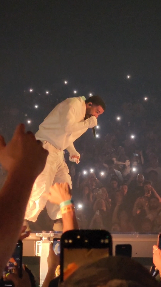 Drake Anita Maxwin Tour Melbourne . . . . . . #foryou #foryoupage #fyp #viral #trending #explore #tiktoktrend #tiktokviral #fun #melbourne #trend #contentcreator #aesthetic #videooftheday #instagood #Love #happy #drake #music #comedy #life #inspiration #travel #tour  #australia