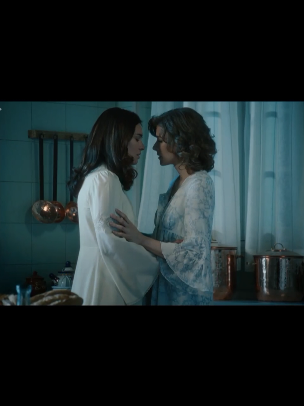 They might kiss #mafin  . . . #martadelareina #finavalero #sdl #martabelmonte #albabrunet #lesbian #fyp #1958 