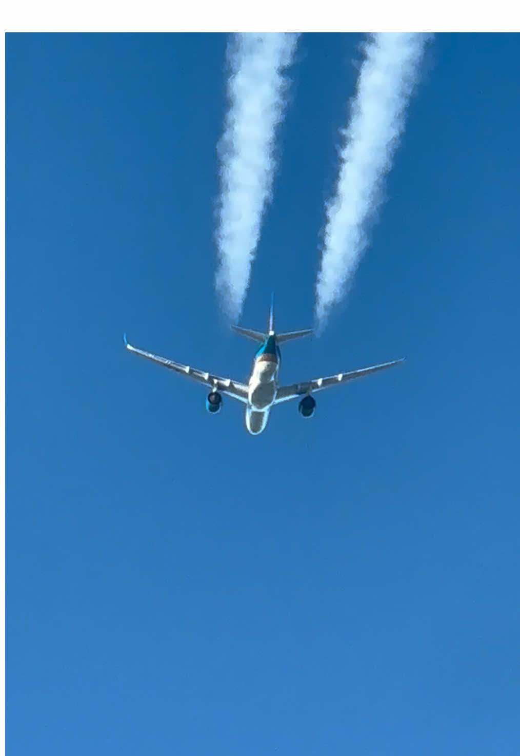 Vietnam Airlines 🇻🇳 Airbus A350-900 XWB ✈️  #vietnamairlines #airbus #a350 #airbusa350 #a350xwb #airplane #aircraft #pilot #pilotview #pilotlife #avgeek #aviation #aviator #maybay #hangkhong #phicong #viral #fyp #fy #sky #airline #airlines #flight #flightcrew 